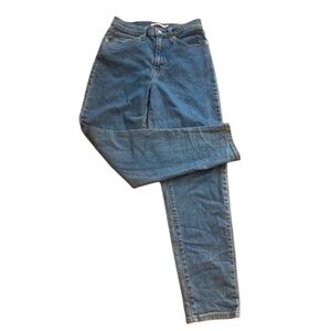 Levi’s Women’s High Waisted Taper Crop Blue Jeans size 27